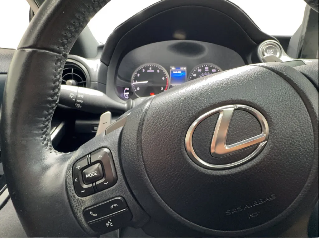 Lexus IS photo 46