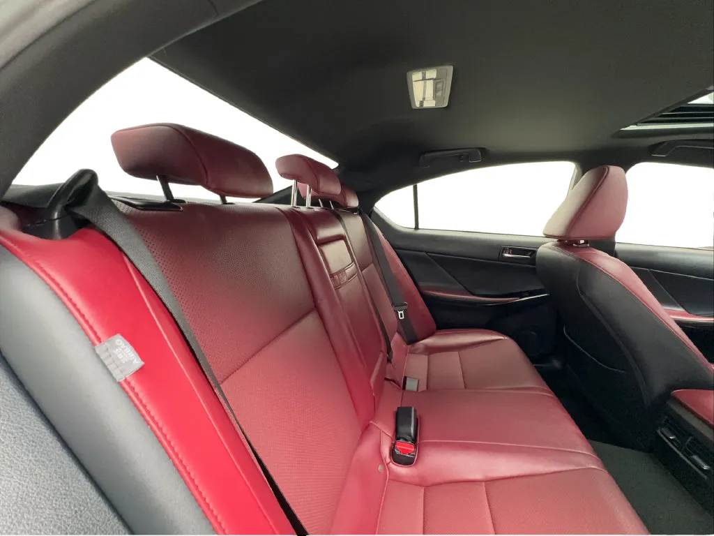 Lexus IS photo 32