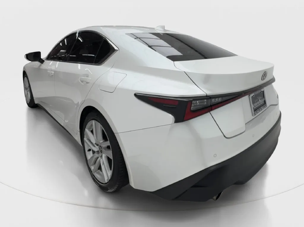 Lexus IS photo 11