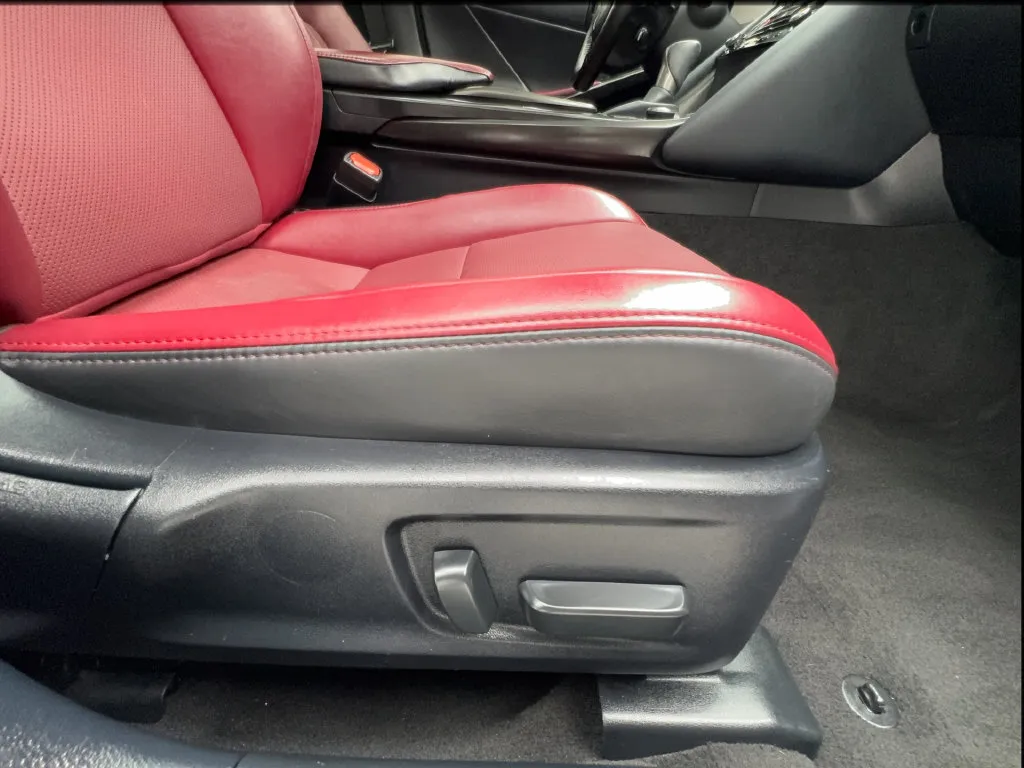 Lexus IS photo 35