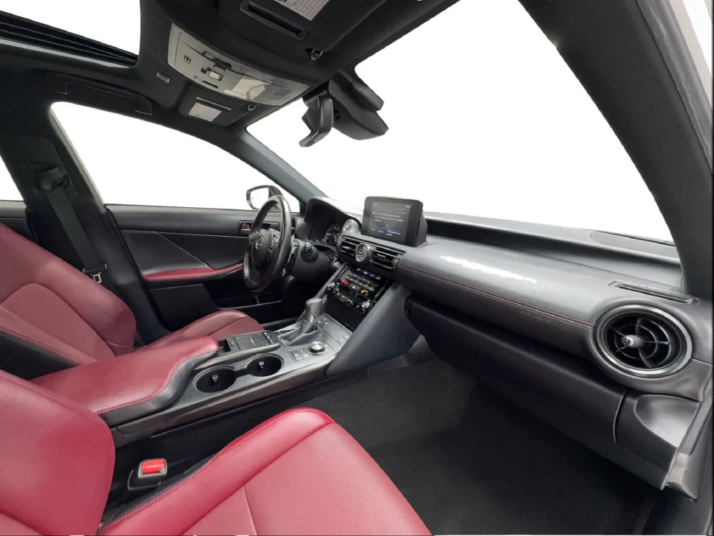 Lexus IS photo 36