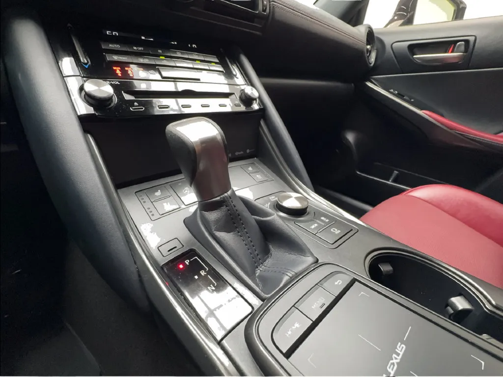 Lexus IS photo 52