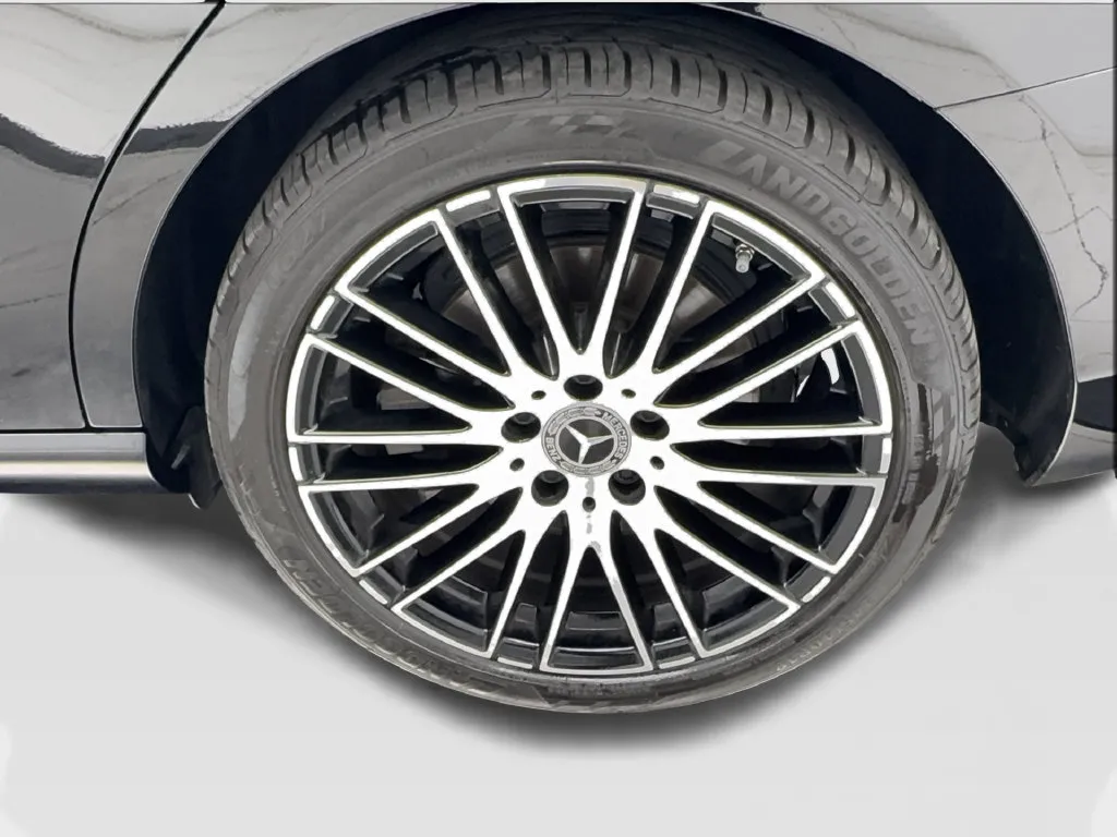Mercedes-Benz C-Class photo 14
