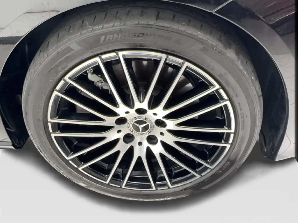 Mercedes-Benz C-Class photo 16