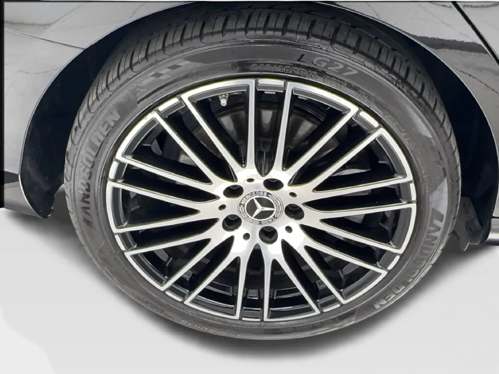 Mercedes-Benz C-Class photo 18