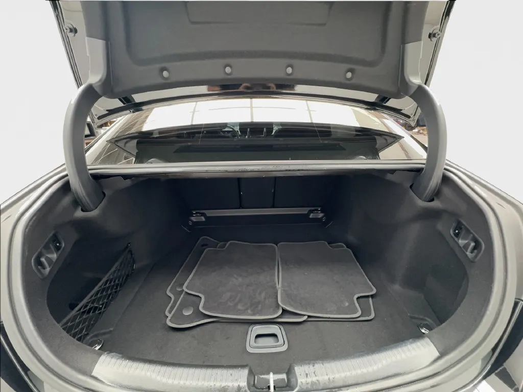 Mercedes-Benz C-Class photo 19