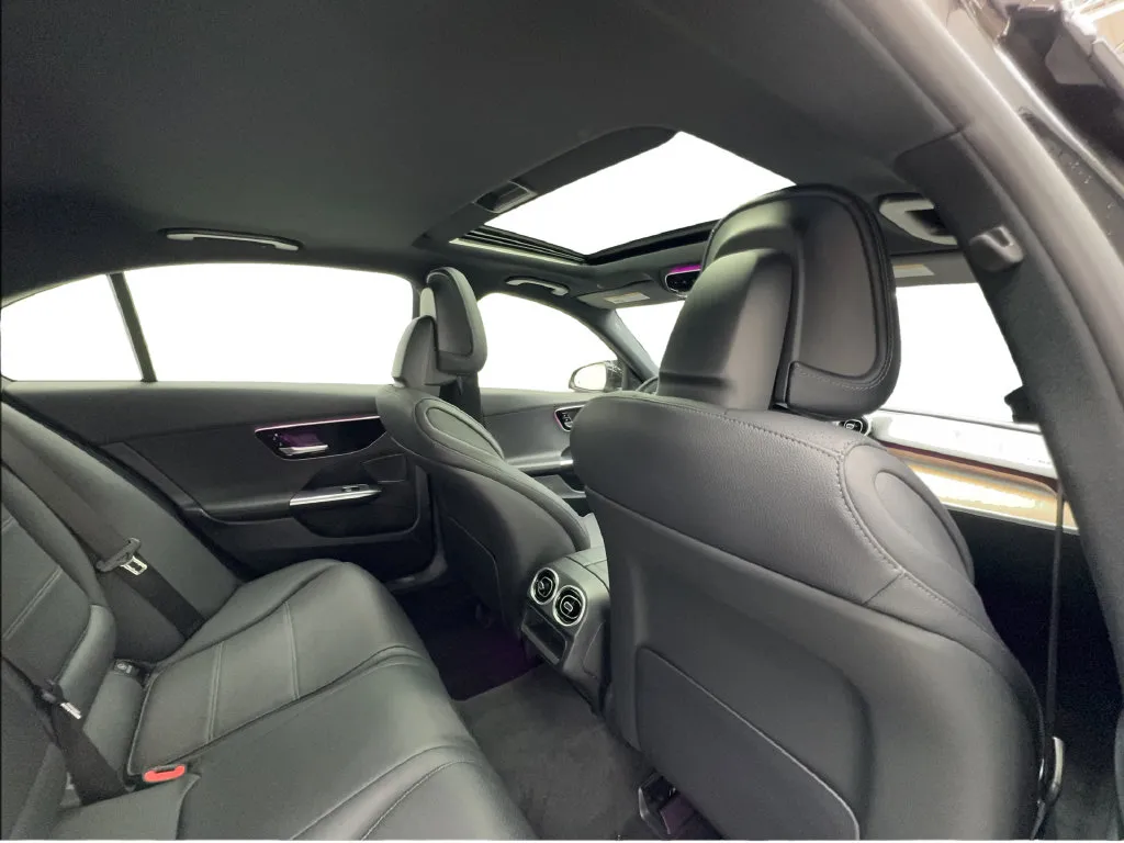 Mercedes-Benz C-Class photo 29