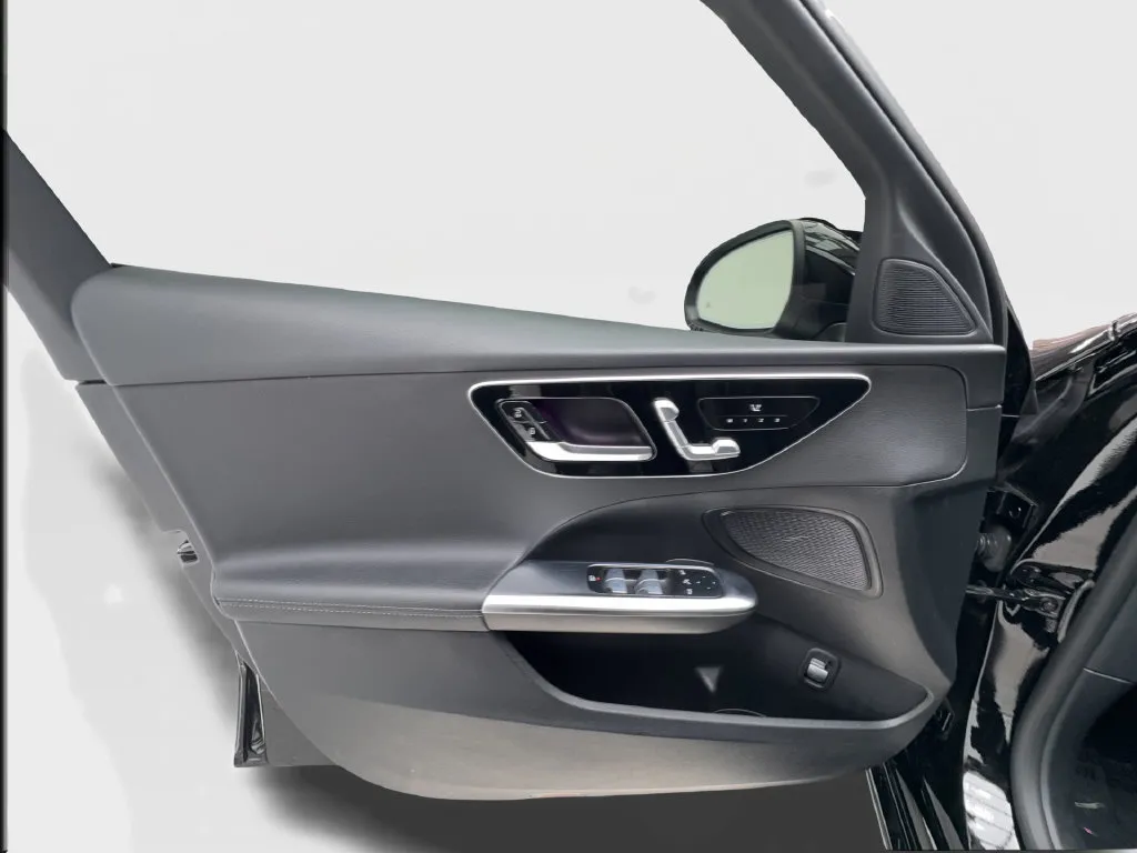 Mercedes-Benz C-Class photo 25
