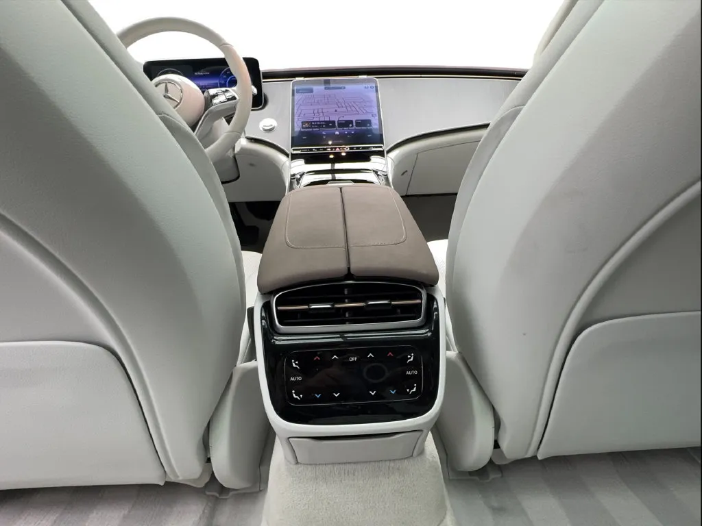 Mercedes-Benz EQS photo 40