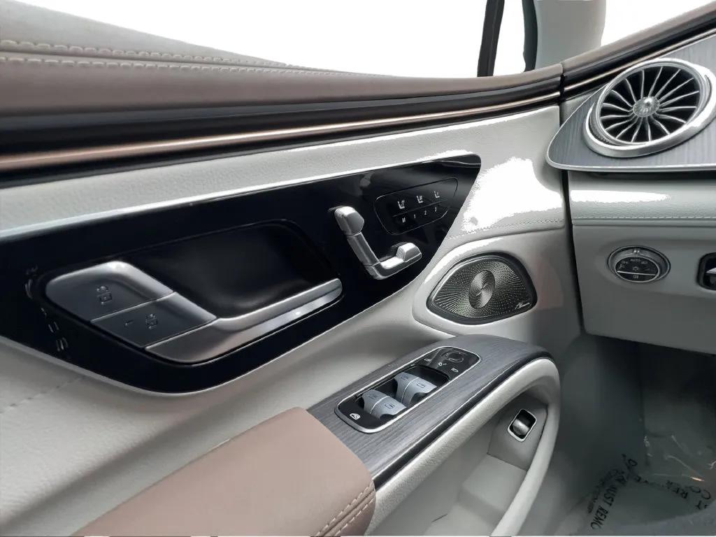 Mercedes-Benz EQS photo 48
