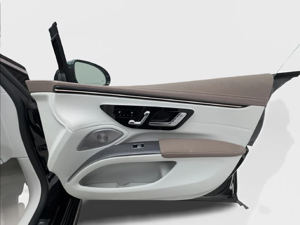 Mercedes-Benz EQS photo 34