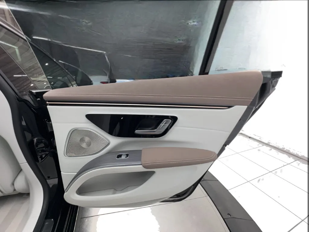 Mercedes-Benz EQS photo 30