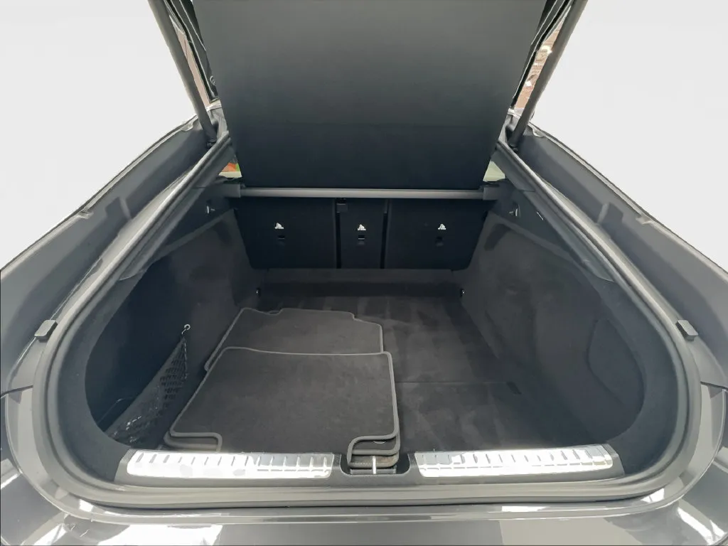 Mercedes-Benz EQS photo 18