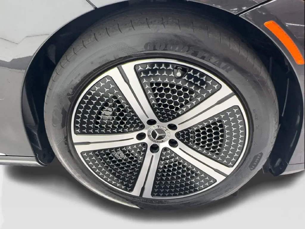 Mercedes-Benz EQS photo 15