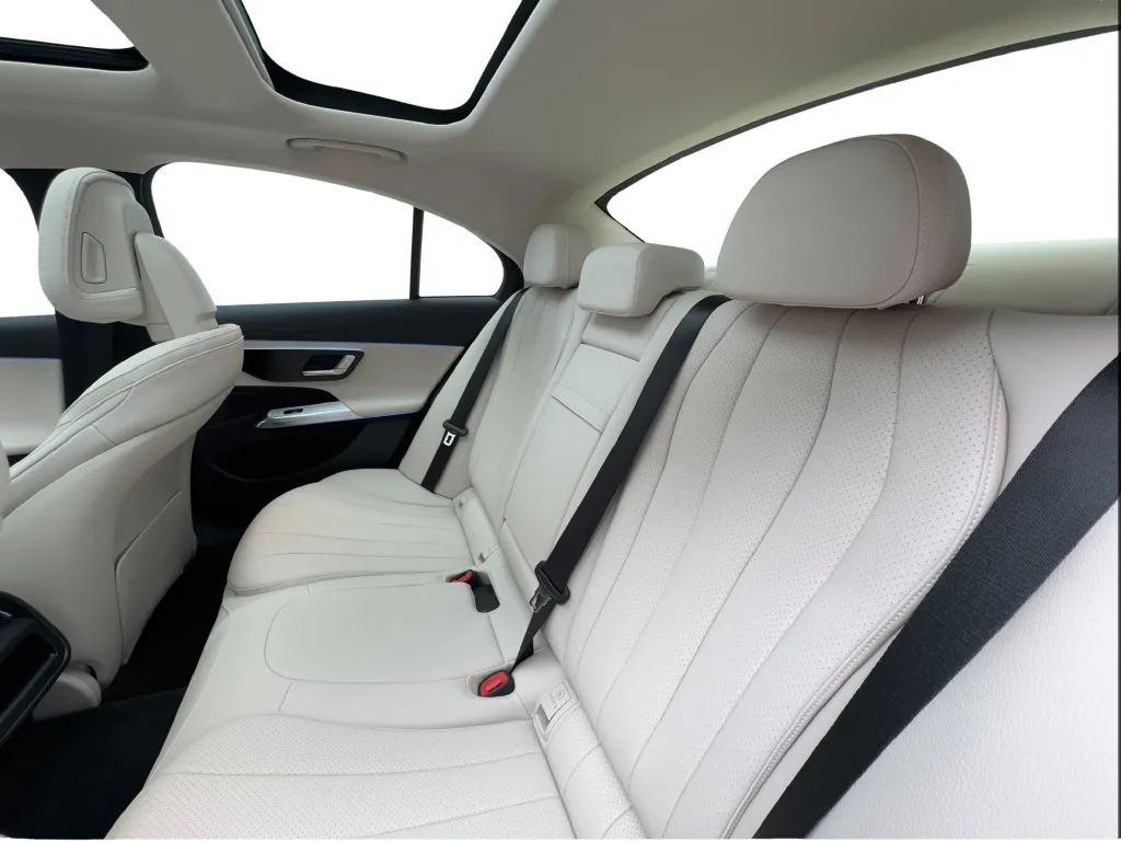 Mercedes-Benz E-Class photo 25