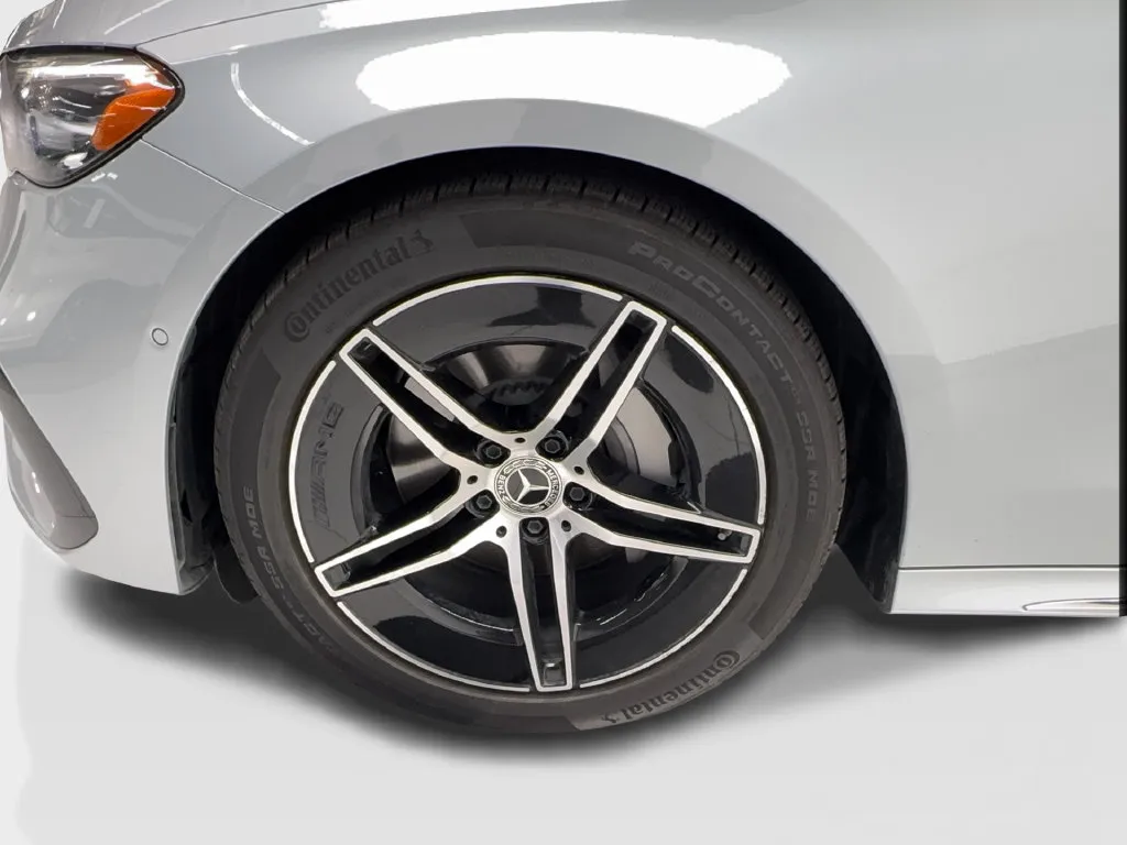 Mercedes-Benz E-Class photo 14