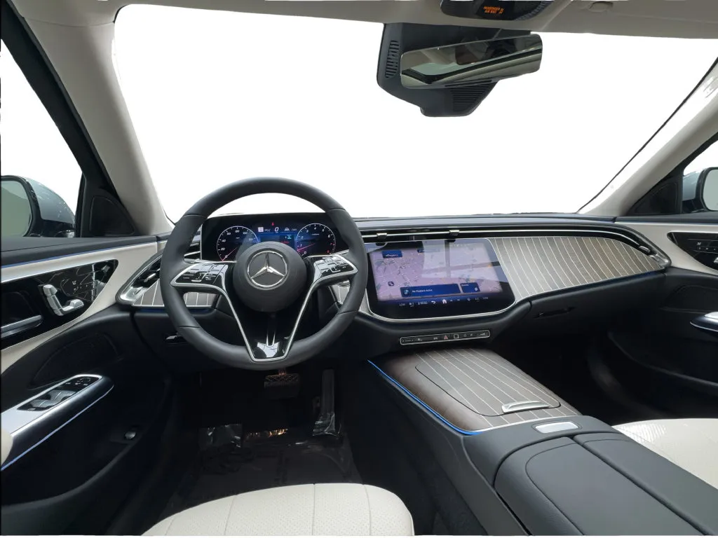 Mercedes-Benz E-Class photo 33