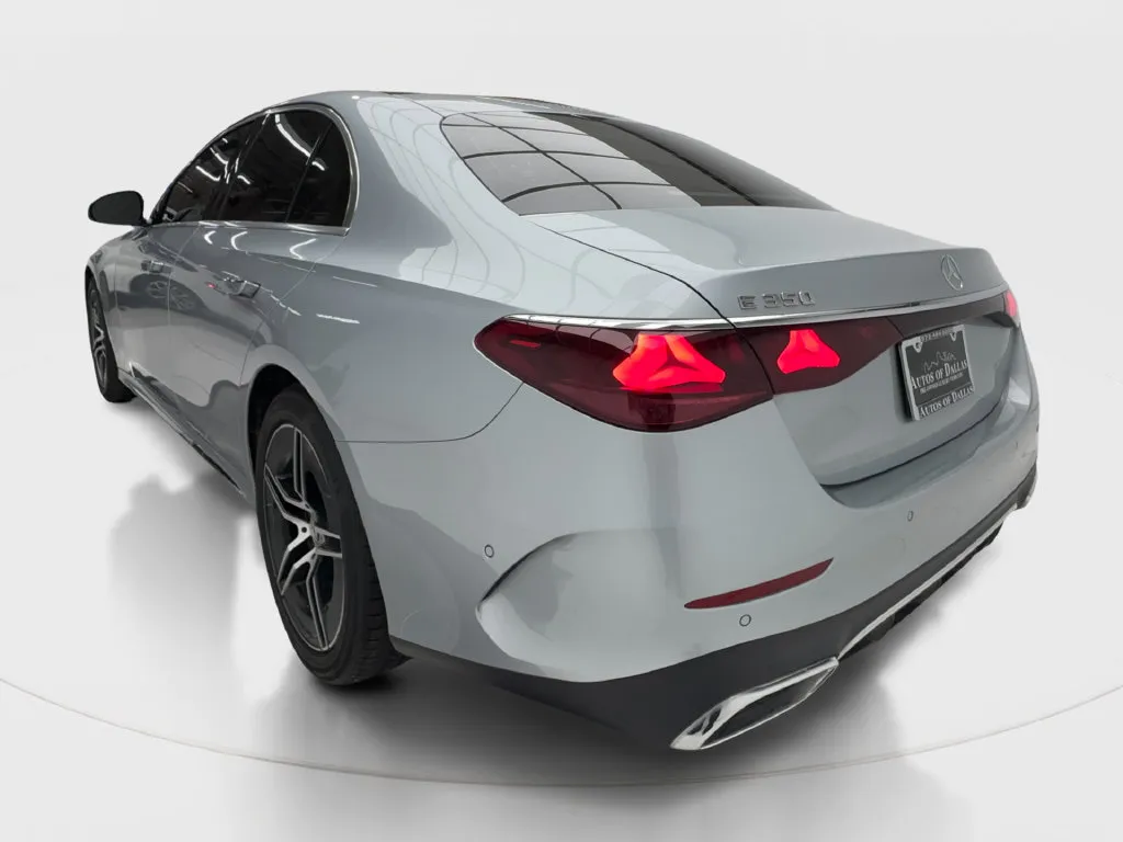 Mercedes-Benz E-Class photo 11