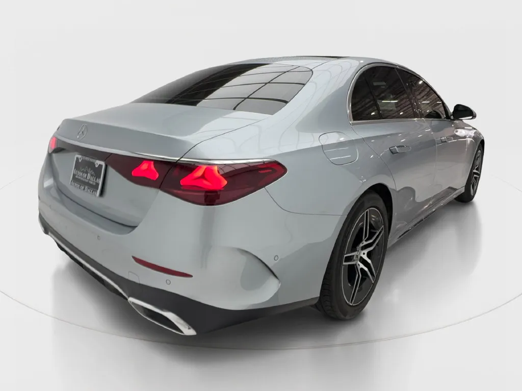 Mercedes-Benz E-Class photo 8