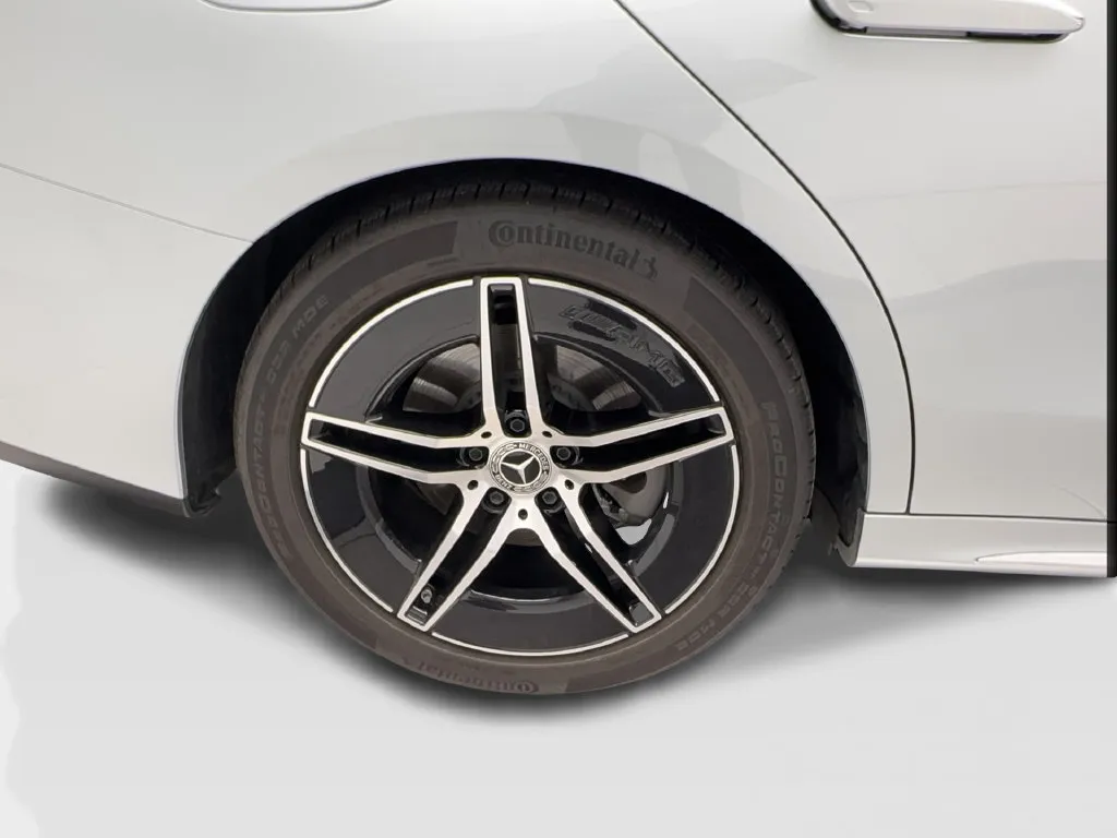 Mercedes-Benz E-Class photo 16