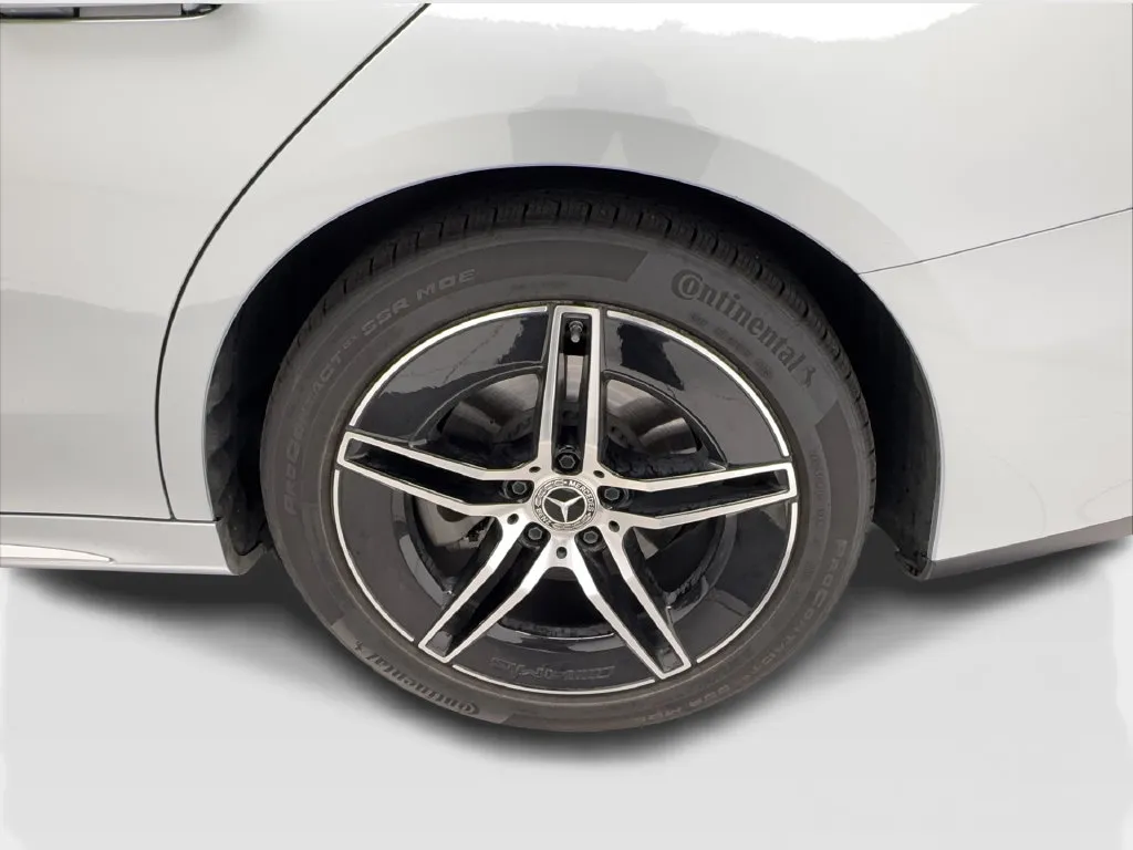 Mercedes-Benz E-Class photo 12