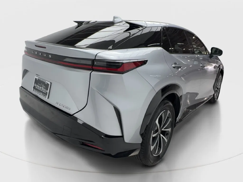 Lexus RZ photo 8