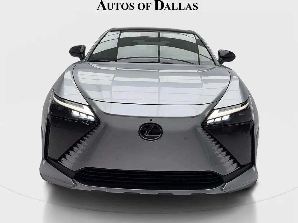 Lexus RZ photo 4