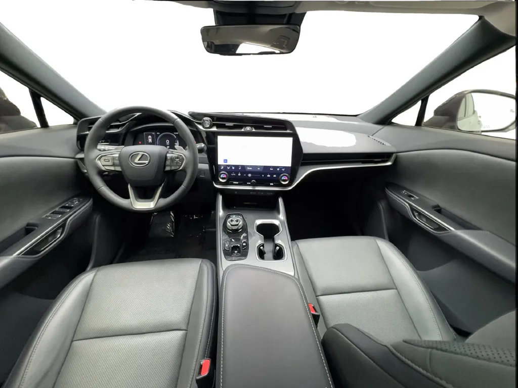 Lexus RZ photo 41
