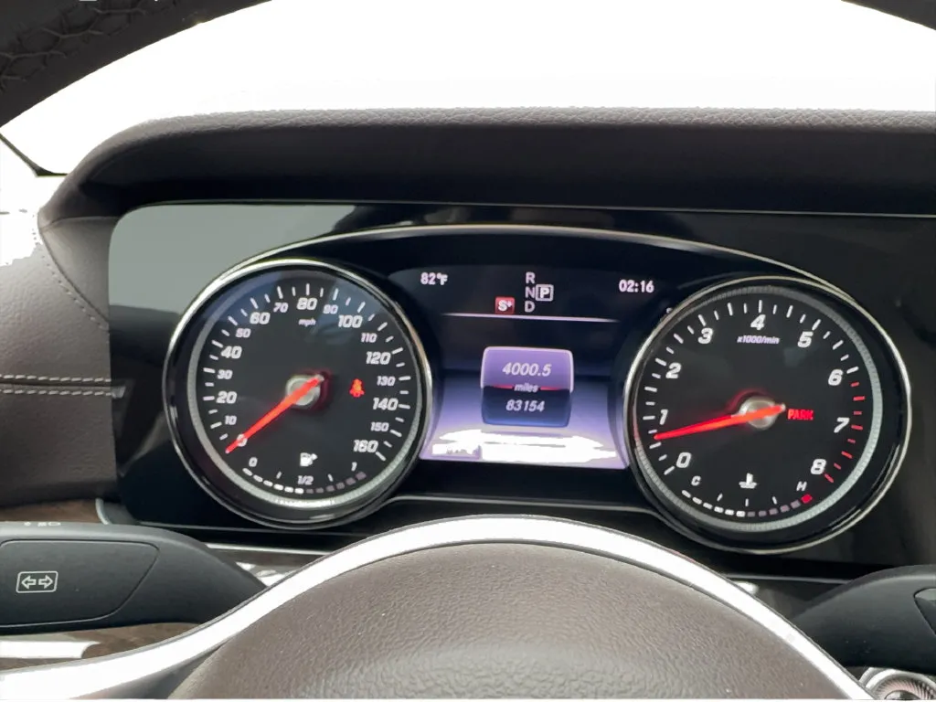 Mercedes-Benz E-Class photo 47