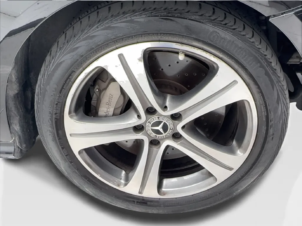 Mercedes-Benz E-Class photo 16