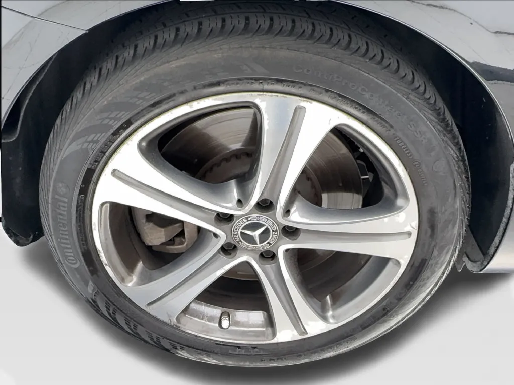 Mercedes-Benz E-Class photo 18
