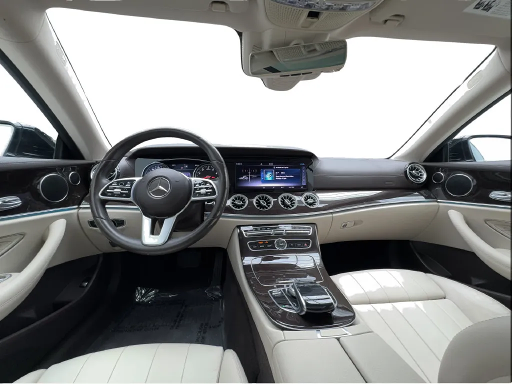 Mercedes-Benz E-Class photo 30