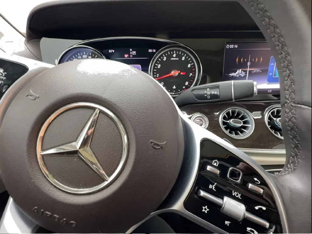 Mercedes-Benz E-Class photo 48