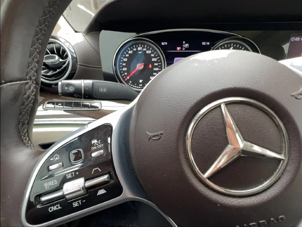 Mercedes-Benz E-Class photo 49