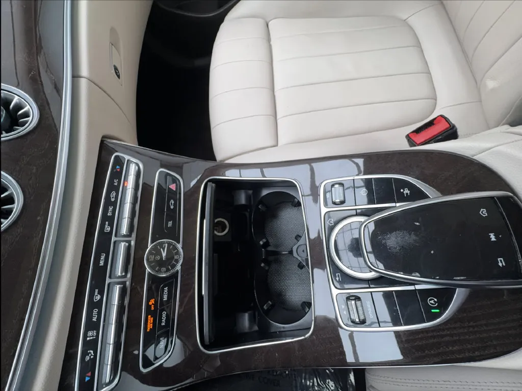 Mercedes-Benz E-Class photo 45