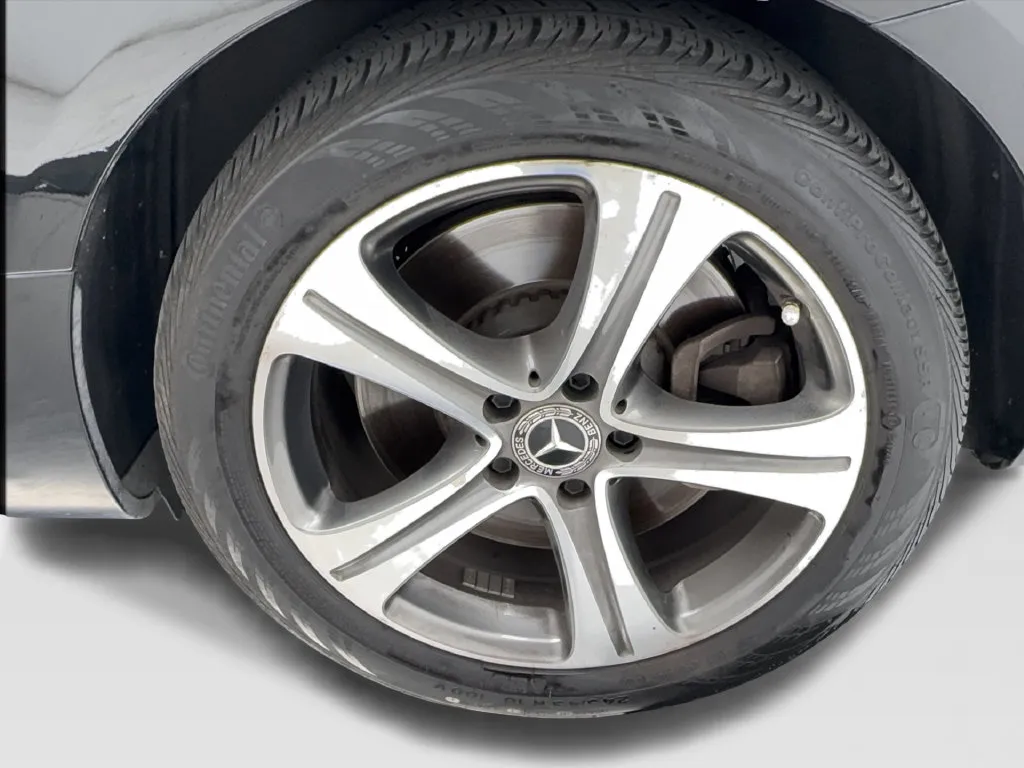 Mercedes-Benz E-Class photo 14