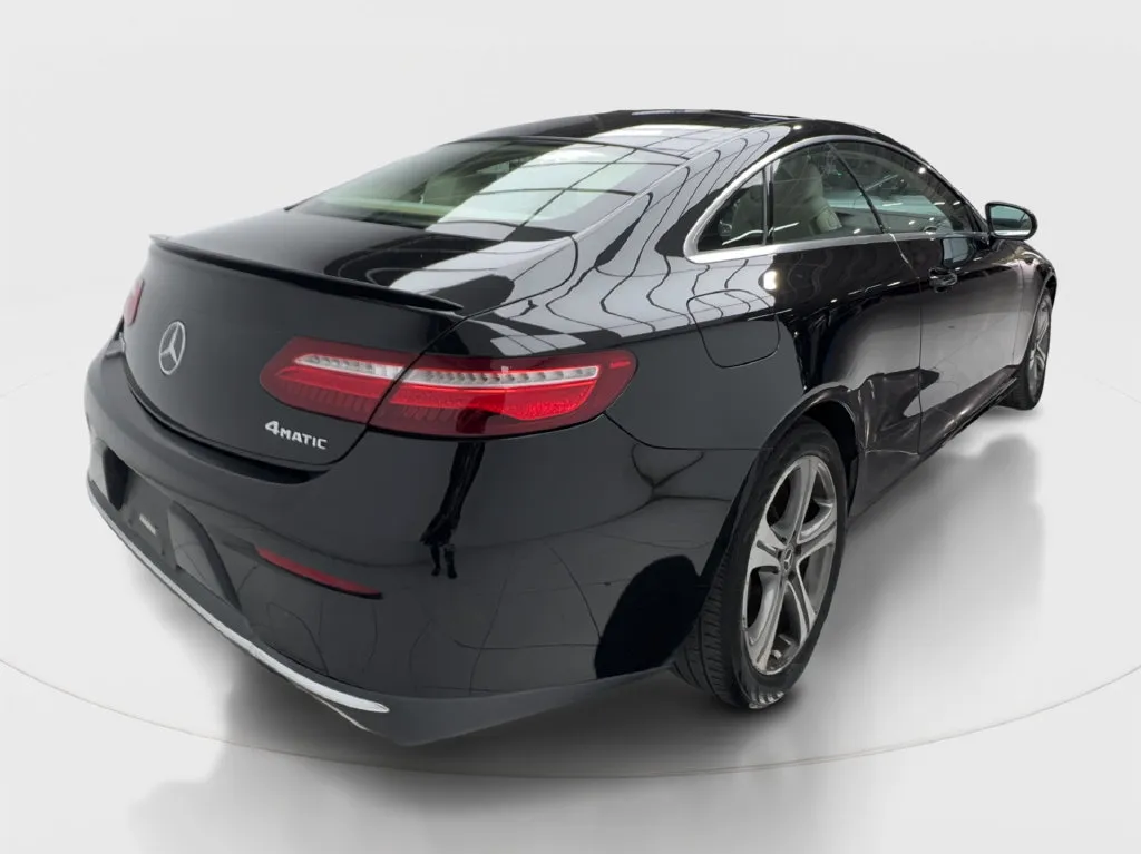 Mercedes-Benz E-Class photo 8