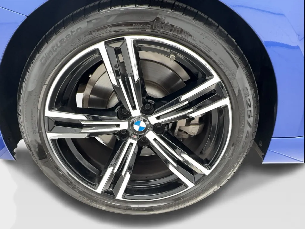 BMW 2 Series photo 14