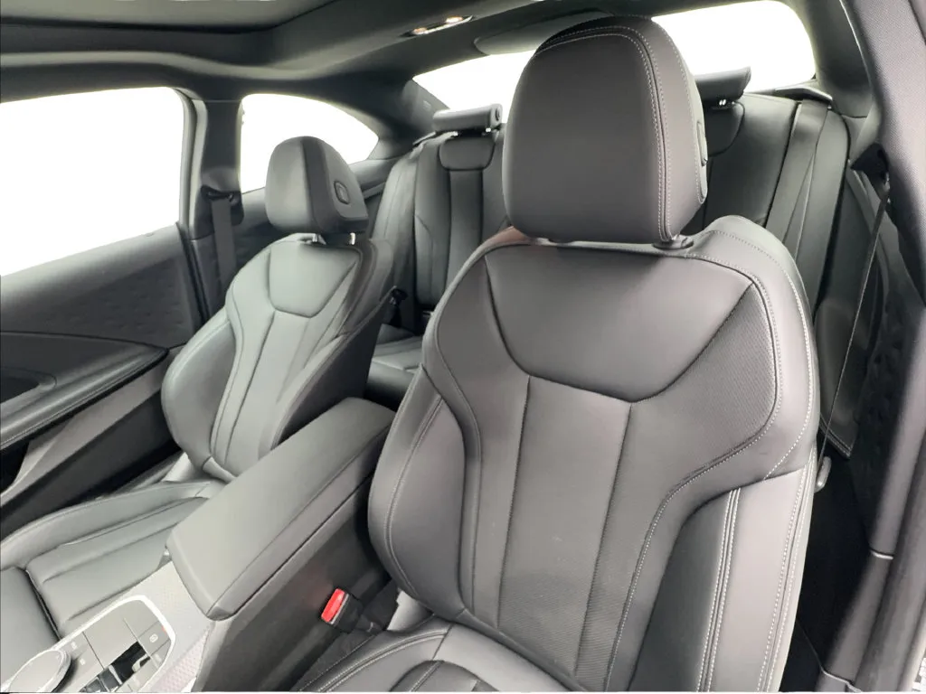 BMW 2 Series photo 21