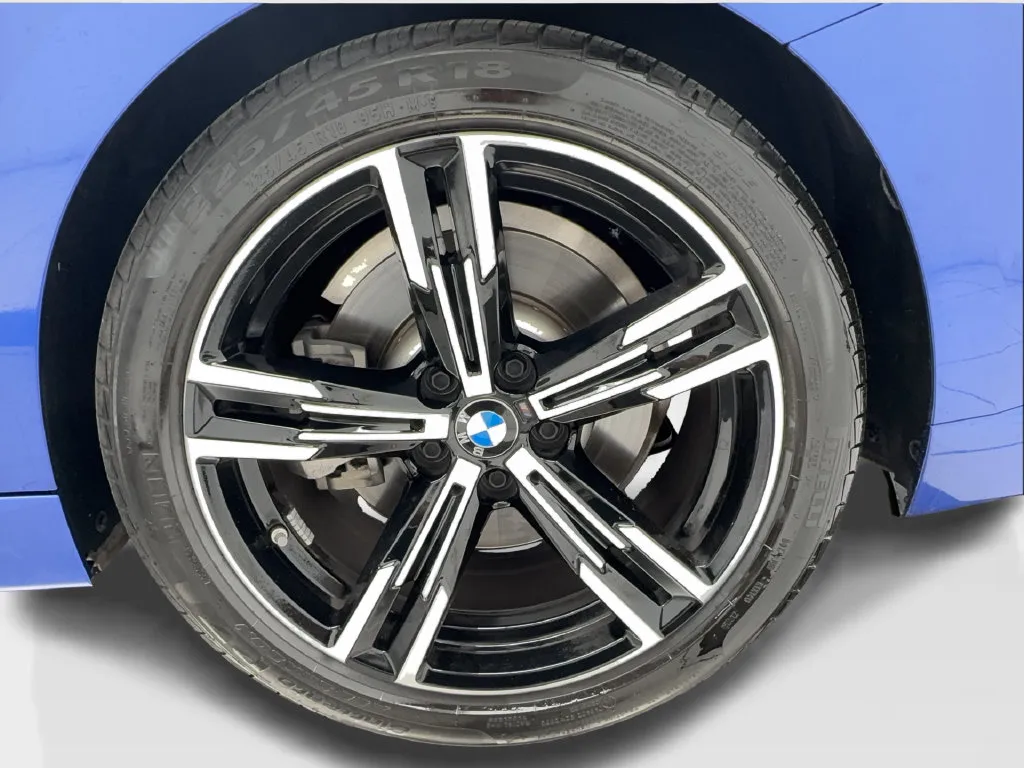 BMW 2 Series photo 12