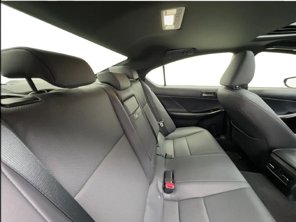 Lexus IS photo 32