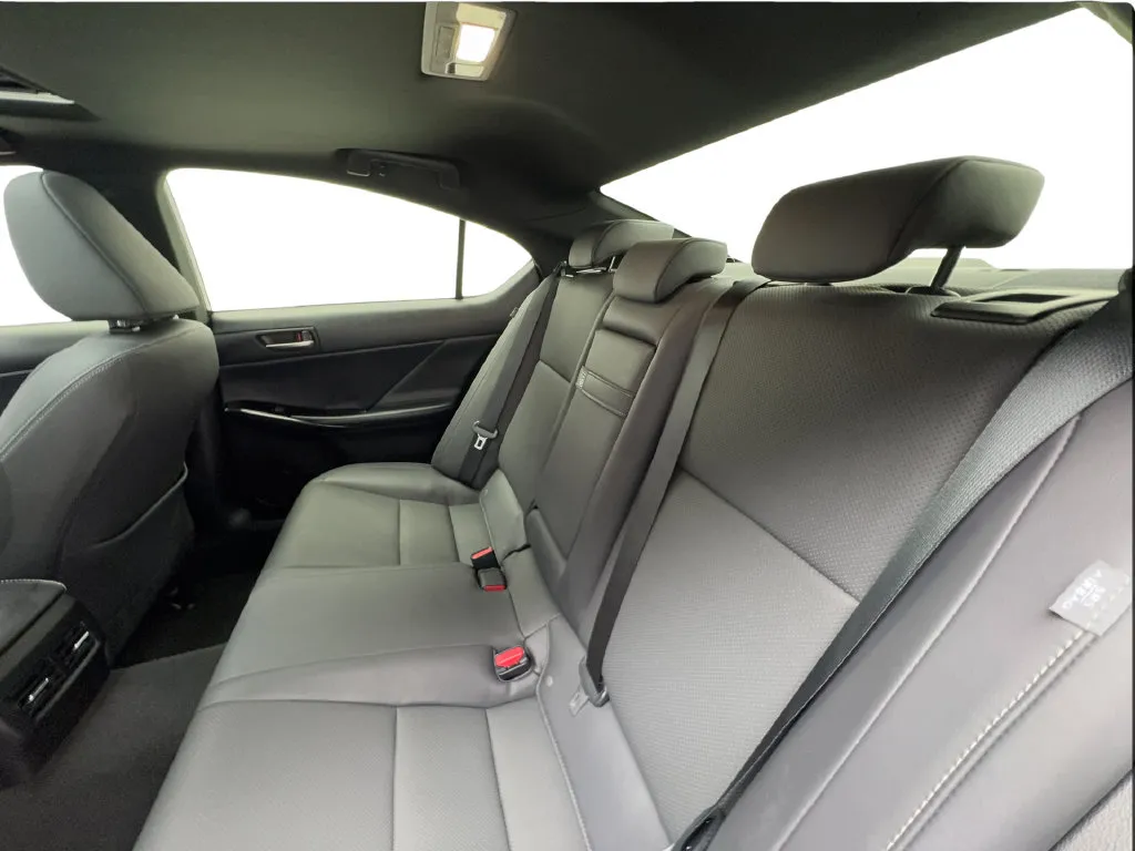Lexus IS photo 28