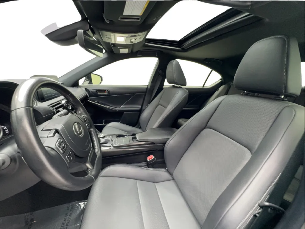 Lexus IS photo 21