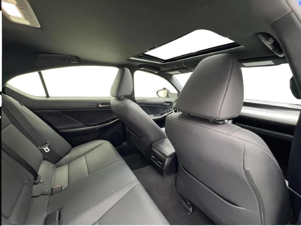 Lexus IS photo 30