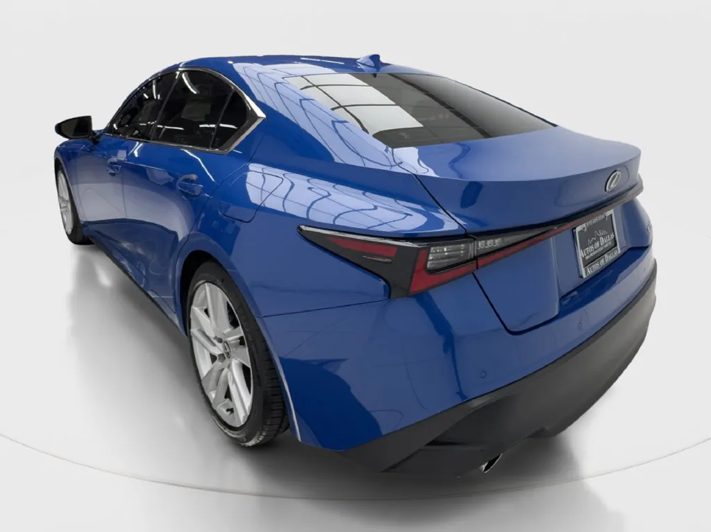 Lexus IS photo 11