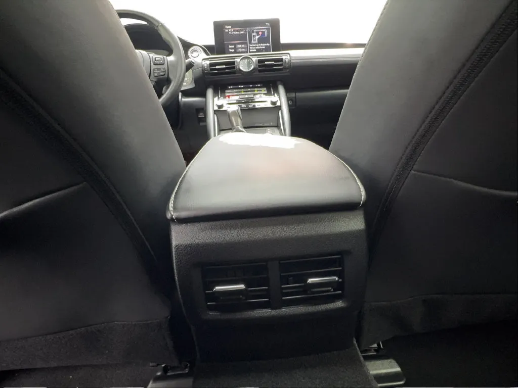 Lexus IS photo 43