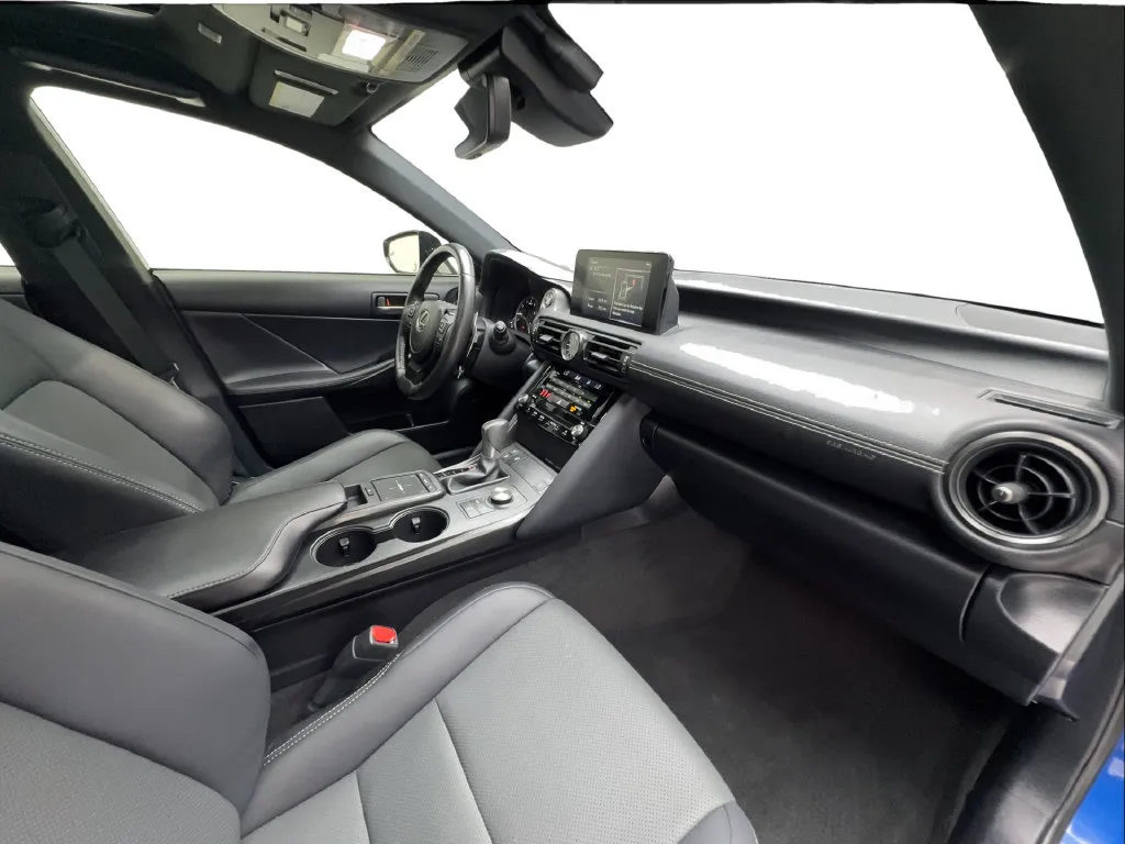 Lexus IS photo 36