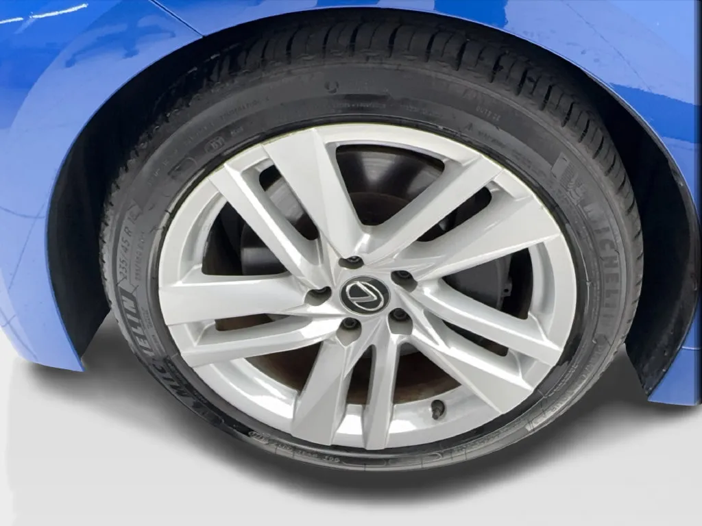 Lexus IS photo 15