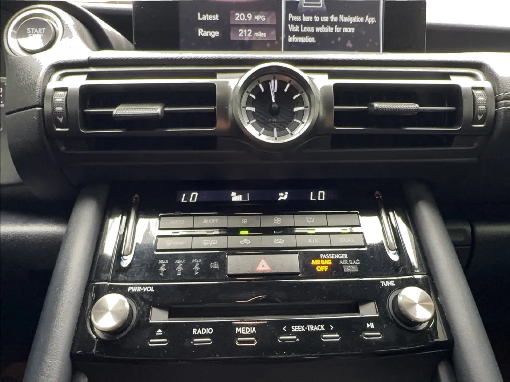 Lexus IS photo 55