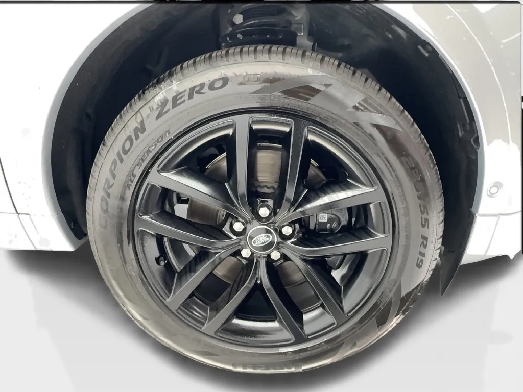Land Rover Discovery Sport photo 16
